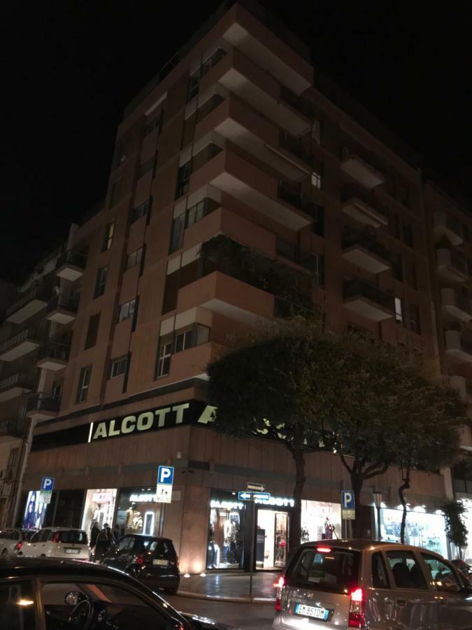 70'S Luxury Cavour Apartment Bari Exterior photo