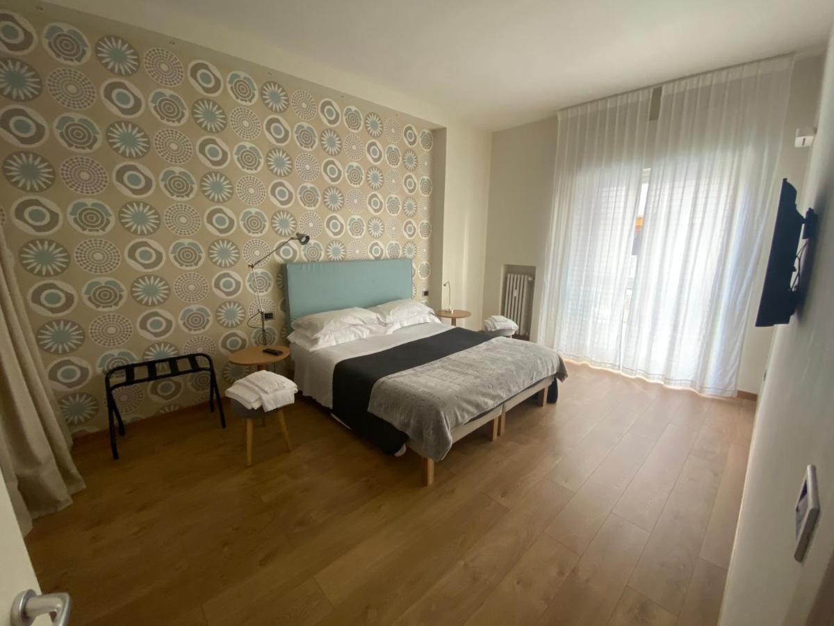 70'S Luxury Cavour Apartment Bari Exterior photo